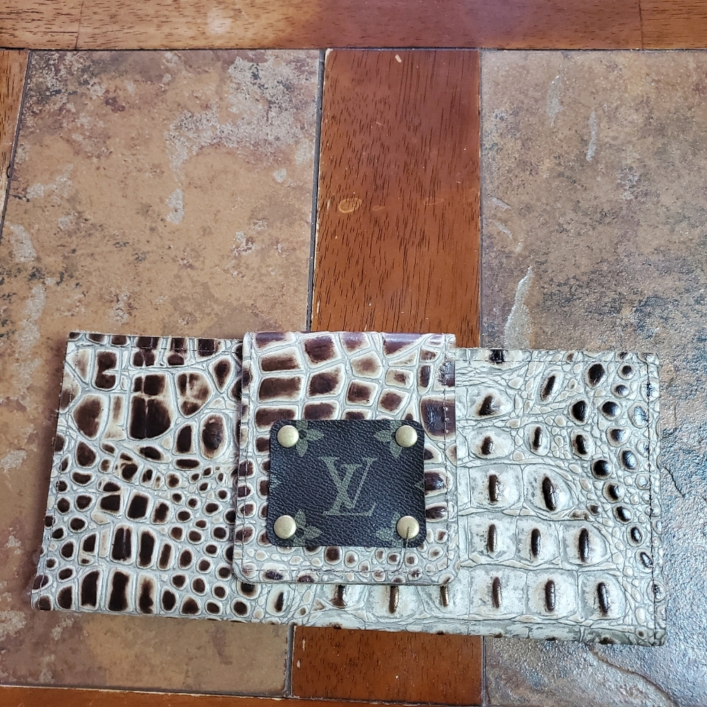 Keep It Gyosy Large Clutch Wallet